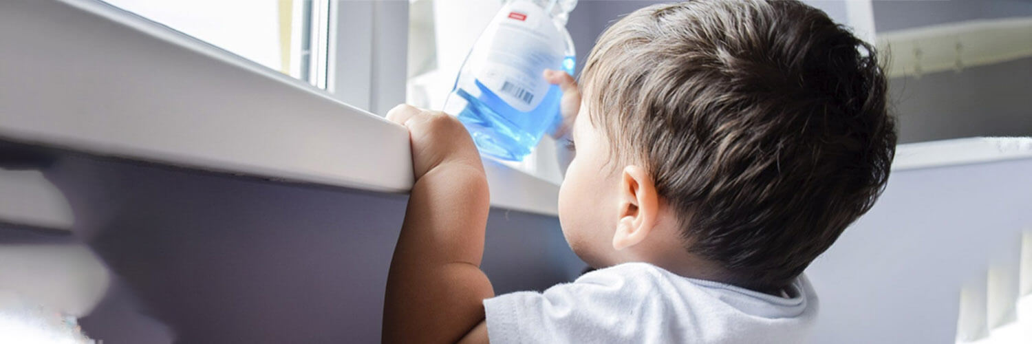 Контакт с бытовыми чистящими средствами в первые три месяца жизни повышает риск детской астмы – исследование