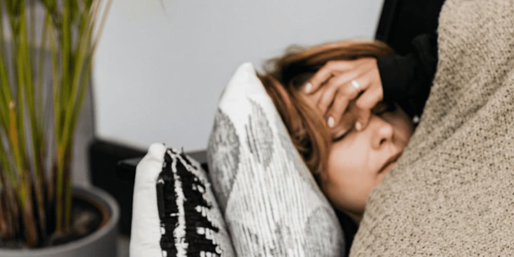 Чому під час ГРВІ болить голова?