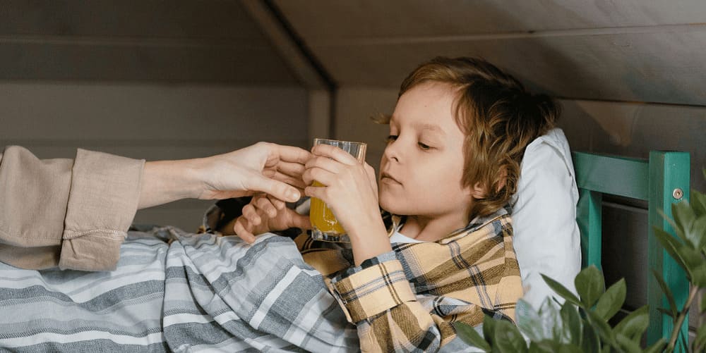 Як заспокоїти біль у горлі в дитини: 10 дієвих способів